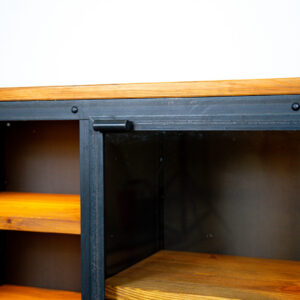 SZAFKA VETRO <br> <i><small>Industrialna Siła w Transparentnym Wydaniu</small></i>